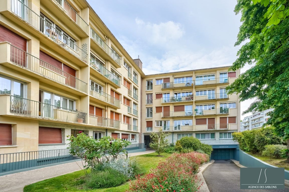 apartment 5 rooms for sale on LE VESINET (78110) - See details